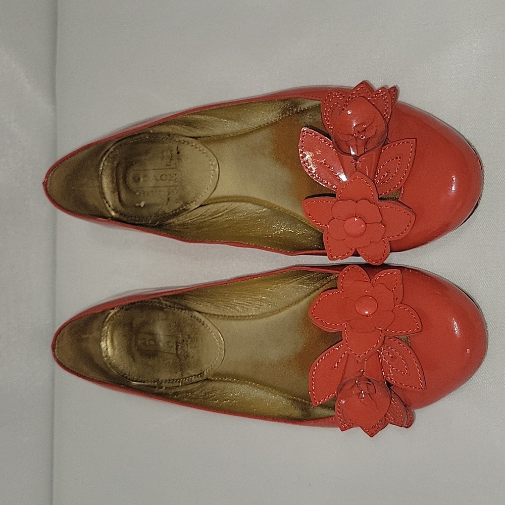 COACH Judyann Size 7 Orange Flats w/Flowers Shoes Patent Leather